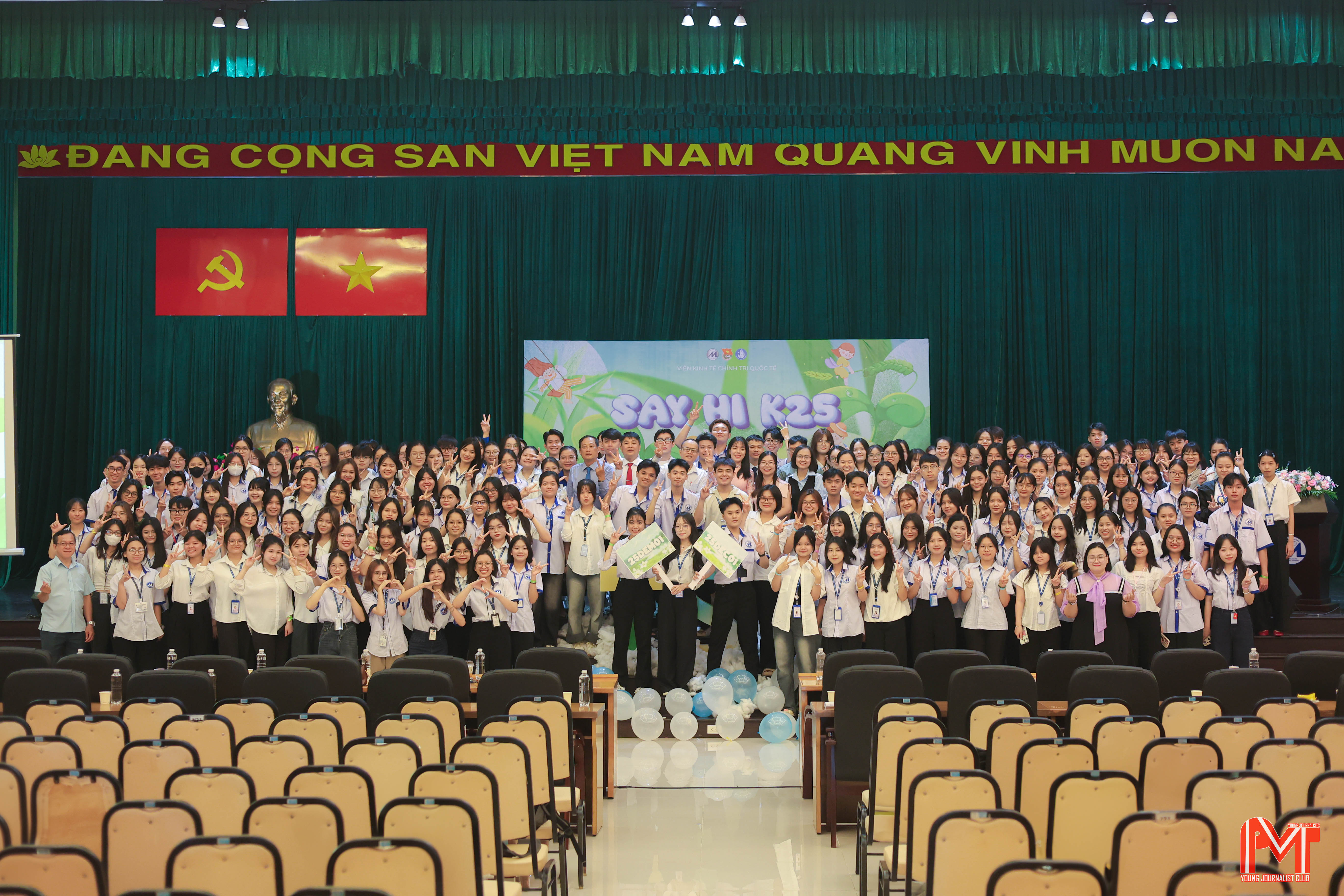 Viện Kinh tế Chính trị Quốc tế - UFM chào đón tân sinh viên khóa 25D ngành Kinh tế & ngành Quản lý kinh tế